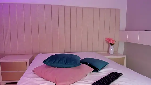 Littleolivia  online show from March 2026 02:22:01 PM