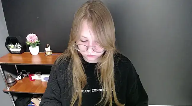 lady minx online show from March 2025 07:33:02 AM