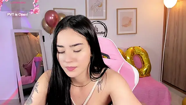 Veronica isaza   online show from October 2025 12:37:01 PM