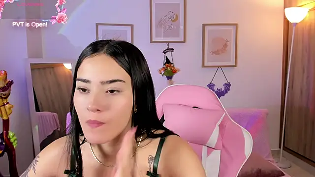 Veronica isaza   online show from October 2025 12:37:02 PM