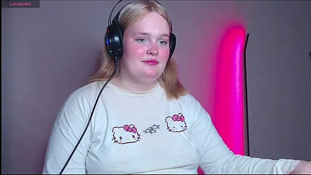 Snapshot of rozzhaos8 chatting on October 2025 05:20:02 PM rozzhaos8 online show from October 2025 05:20:02 PM