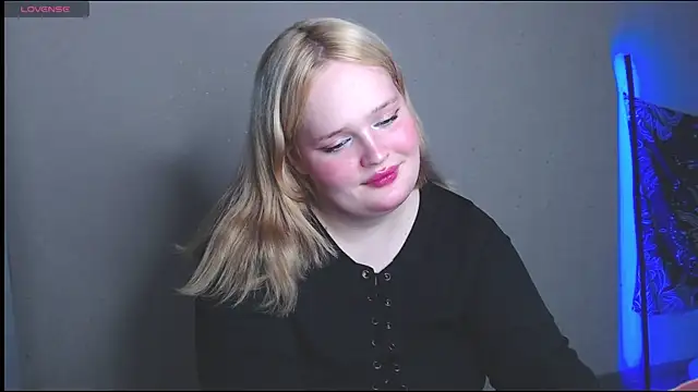 Snapshot of rozzhaos8 chatting on November 2025 07:08:02 PM rozzhaos8 online show from November 2025 07:08:02 PM