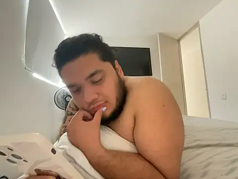 chavarro889 online show from February 2025 09:52:01 PM
