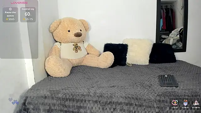 Snapshot of LittleParker chatting on September 2025 12:44:02 PM LittleParker online show from September 2025 12:44:02 PM
