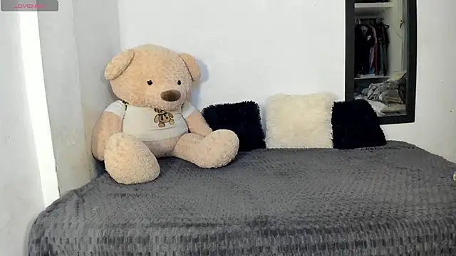 LittleParker online show from November 2025 12:21:01 PM