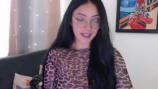 Snapshot of Suzanne_abbey chatting on June 2026 10:32:02 PM Suzanne abbey online show from June 2026 10:32:02 PM