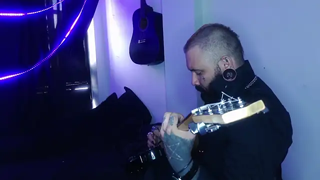 darkclothes online show from December 2024 03:05:01 PM