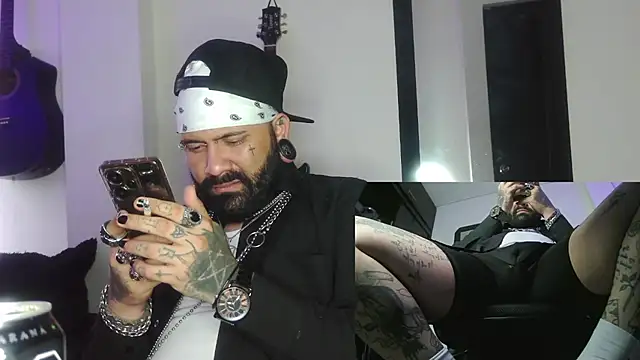 darkclothes online show from December 2024 07:34:02 PM