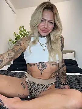 Divina X  online show from December 2025 05:58:01 PM