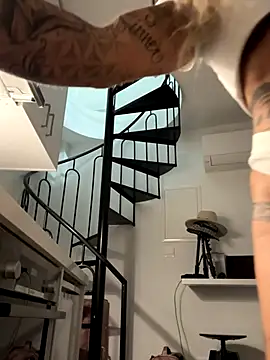 Divina X  online show from December 2025 05:45:01 PM