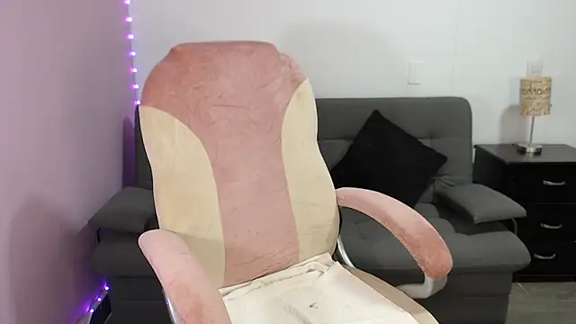 Snapshot of NicoleKitty_ chatting on October 2025 11:14:01 PM NicoleKitty online show from October 2025 11:14:01 PM