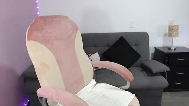 NicoleKitty  online show from March 2026 09:15:02 PM