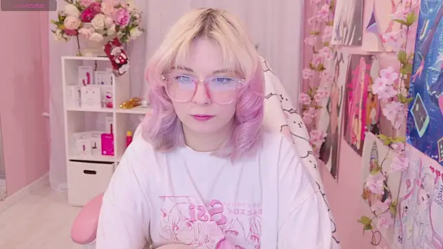 Coconut Mia online show from December 2025 08:55:02 PM