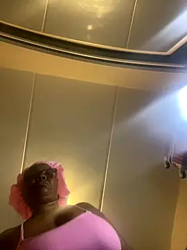 Snapshot of Nomthie chatting on November 2025 12:47:01 AM Nomthie online show from November 2025 12:47:01 AM