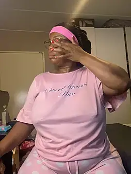 Snapshot of Nomthie chatting on December 2025 04:11:02 AM Nomthie online show from December 2025 04:11:02 AM