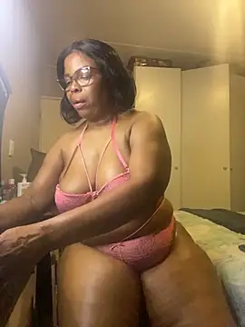 Snapshot of Nomthie chatting on November 2025 05:27:01 PM Nomthie online show from November 2025 05:27:01 PM