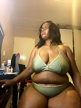 Snapshot of Nomthie chatting on November 2025 08:53:02 PM Nomthie online show from November 2025 08:53:02 PM