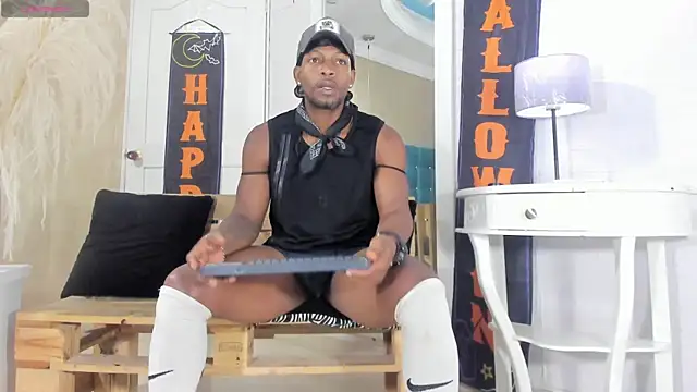 Snapshot of RicoBrown777_ chatting on October 2025 04:36:01 AM RicoBrown777 online show from October 2025 04:36:01 AM