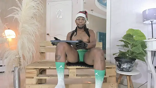 Snapshot of RicoBrown777_ chatting on November 2025 04:27:02 AM RicoBrown777 online show from November 2025 04:27:02 AM