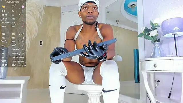 Snapshot of RicoBrown777_ chatting on December 2025 04:13:02 AM RicoBrown777 online show from December 2025 04:13:02 AM