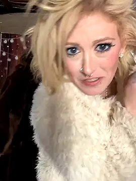 Snapshot of Blondebeauty6996 chatting on November 2025 08:15:01 AM Blondebeauty6996 online show from November 2025 08:15:01 AM