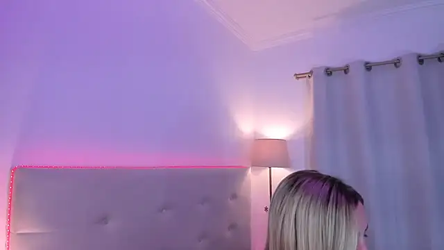 Snapshot of MissMaria chatting on February 2026 04:02:01 AM MissMaria online show from February 2026 04:02:01 AM