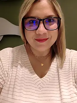 Snapshot of MissMaria chatting on February 2026 03:48:01 AM MissMaria online show from February 2026 03:48:01 AM