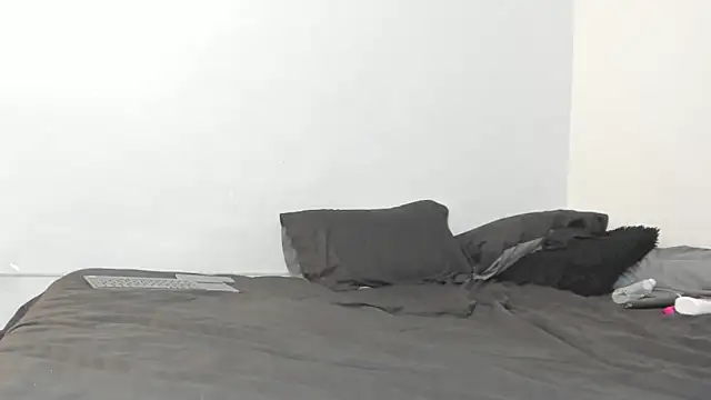 Snapshot of evanandsunny chatting on February 2025 11:26:01 PM evanandsunny online show from February 2025 11:26:01 PM