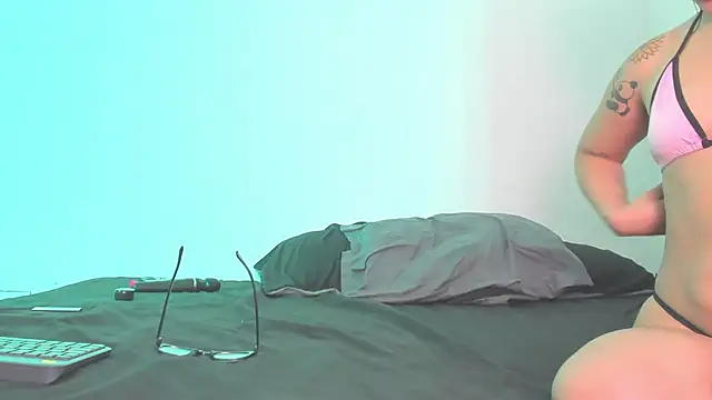 Snapshot of evanandsunny chatting on October 2025 02:24:02 AM evanandsunny online show from October 2025 02:24:02 AM