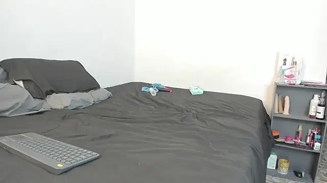 Snapshot of evanandsunny chatting on February 2025 10:47:01 PM evanandsunny online show from February 2025 10:47:01 PM