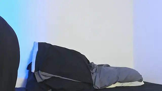 Snapshot of evanandsunny chatting on October 2025 11:25:01 PM evanandsunny online show from October 2025 11:25:01 PM