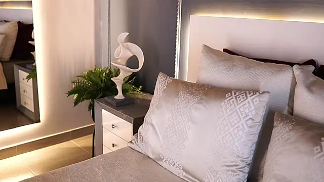 Snapshot of AylinMillerxs chatting on December 2025 08:04:02 PM AylinMillerxs online show from December 2025 08:04:02 PM