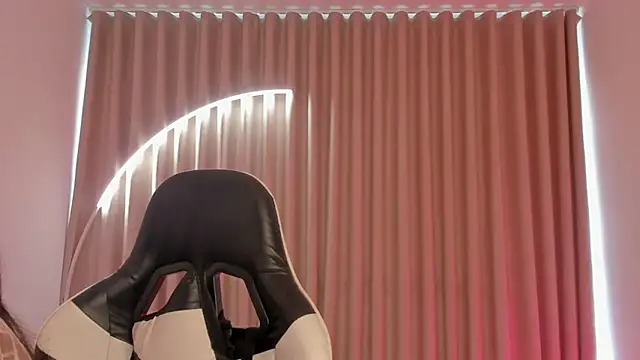 Snapshot of SavannahWildee chatting on October 2025 12:17:02 PM SavannahWildee online show from October 2025 12:17:02 PM