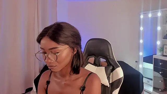 Snapshot of SavannahWildee chatting on January 2025 08:07:01 PM SavannahWildee online show from January 2025 08:07:01 PM