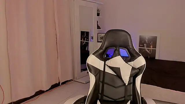 Snapshot of SavannahWildee chatting on December 2024 02:02:01 PM SavannahWildee online show from December 2024 02:02:01 PM