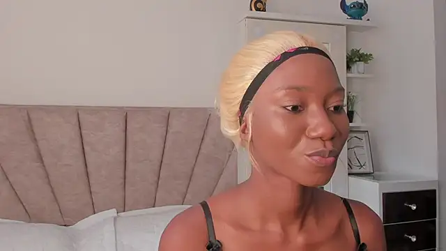 SavannahWildee online show from November 2025 02:28:01 PM