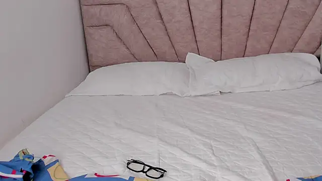 SavannahWildee online show from November 2025 02:28:02 PM