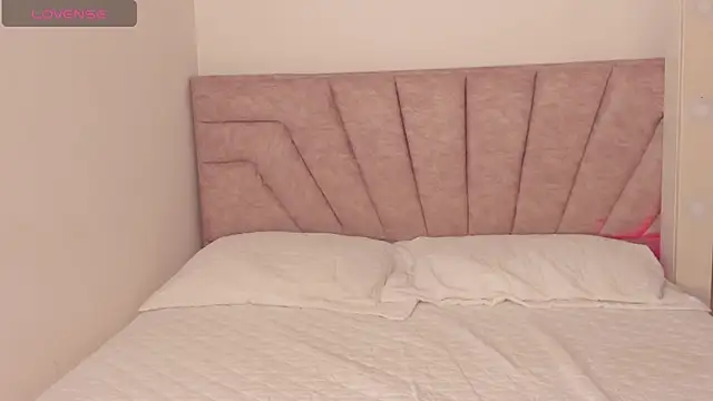 SavannahWildee online show from November 2025 12:20:01 PM