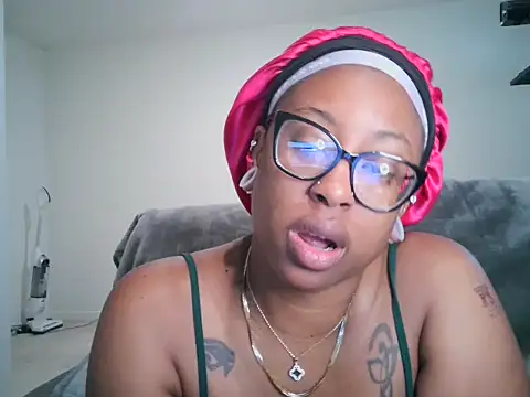 Snapshot of Nyxie_Chaos chatting on May 2026 03:07:02 PM Nyxie Chaos online show from May 2026 03:07:02 PM