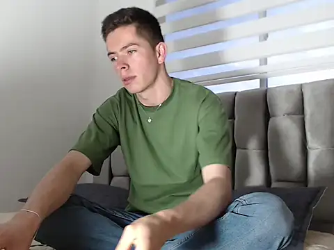 Snapshot of Eliantg chatting on December 2024 10:48:02 PM Eliantg online show from December 2024 10:48:02 PM