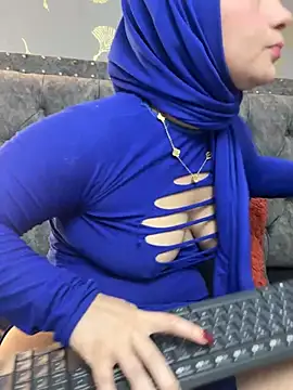 Layla kaderr online show from May 2026 11:33:02 PM