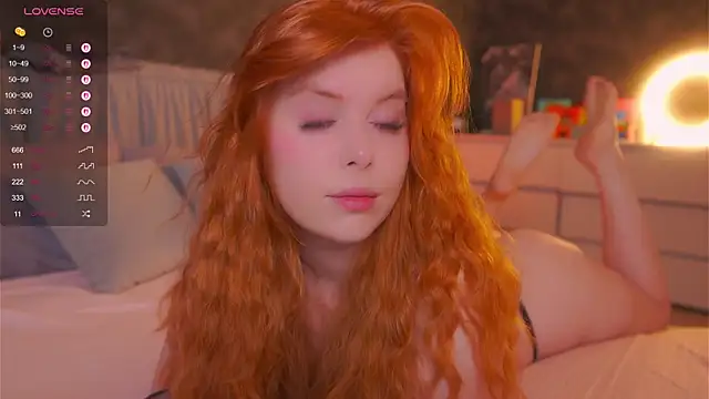 RedHotVixen0 online show from December 2025 03:39:01 AM