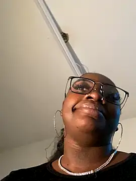 LillShayy online show from November 2025 06:50:01 AM