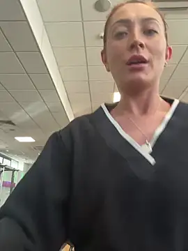 Snapshot of Pollypearson chatting on January 2025 01:52:01 PM Pollypearson online show from January 2025 01:52:01 PM