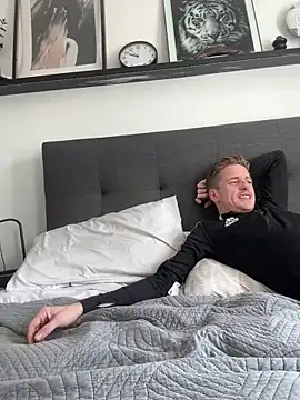 Snapshot of Pollypearson chatting on March 2025 11:19:01 AM Pollypearson online show from March 2025 11:19:01 AM