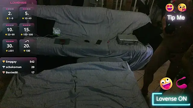 Snapshot of FJcouple chatting on March 2025 04:25:01 PM FJcouple online show from March 2025 04:25:01 PM