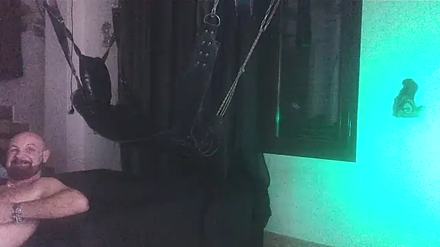 Snapshot of FJcouple chatting on January 2025 08:31:02 PM FJcouple online show from January 2025 08:31:02 PM