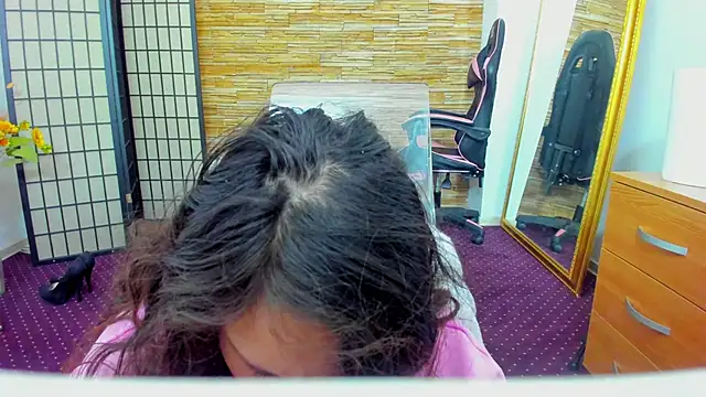 AishaRouhi online show from December 2025 06:04:01 AM