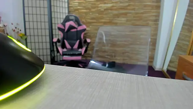 AishaRouhi online show from December 2025 06:14:01 AM