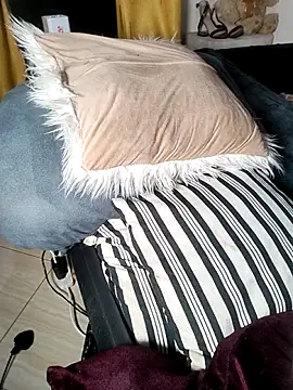 Hugemassivebootie online show from December 2025 07:37:01 PM